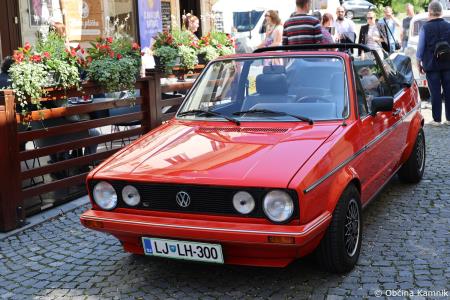 Mednarodna revija starodobnikov v Kamnik privabila ljubitelje klasičnih vozil (32)